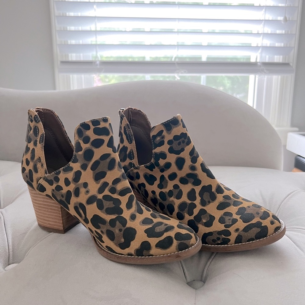 *NEW Blondo Neda Waterproof Leopard Bootie Sz- 7